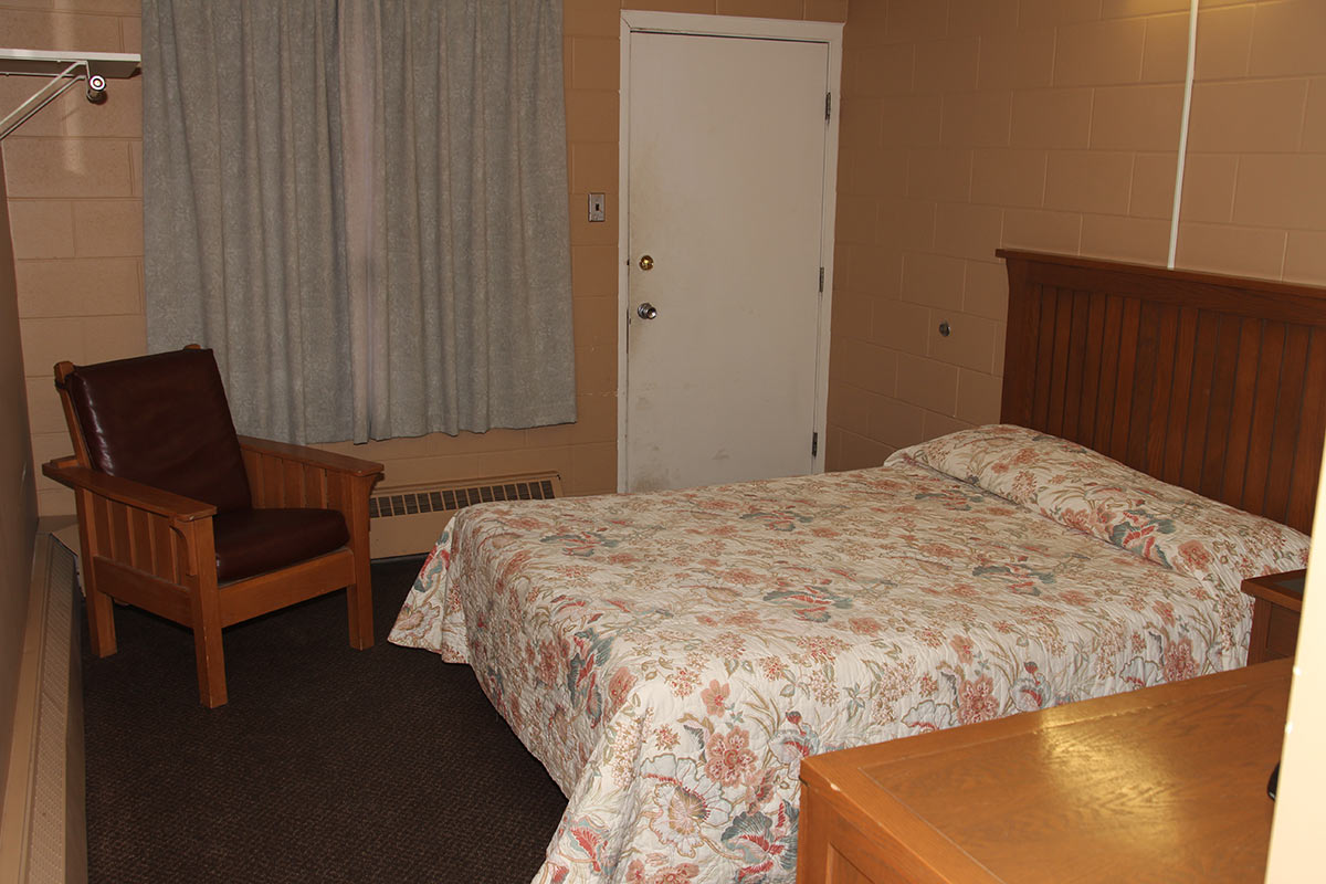 Single Room Capone's Hideaway Motel Moose Jaw